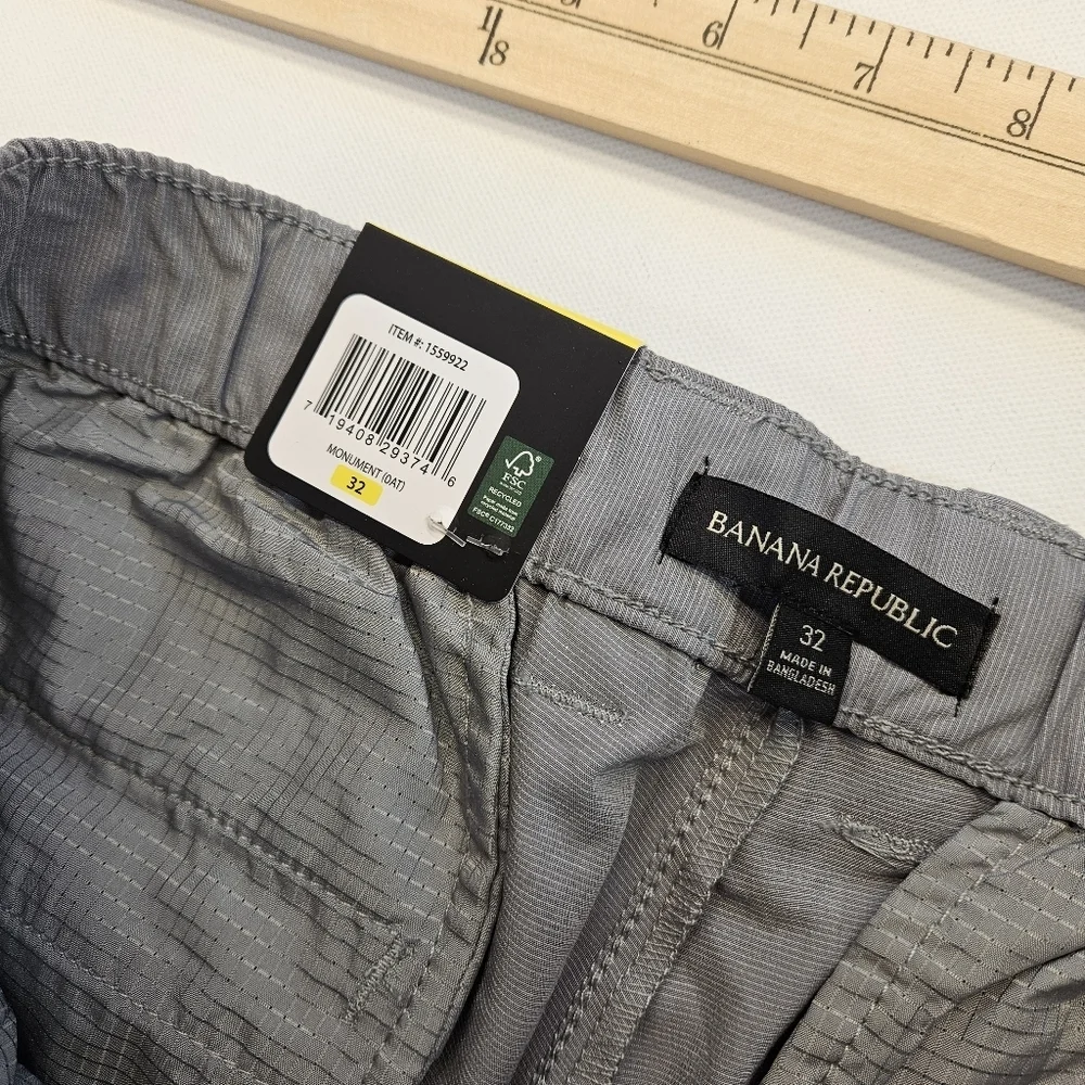 Banana Republic Men's Comfort Flat Front Shorts, Gray, Size 32